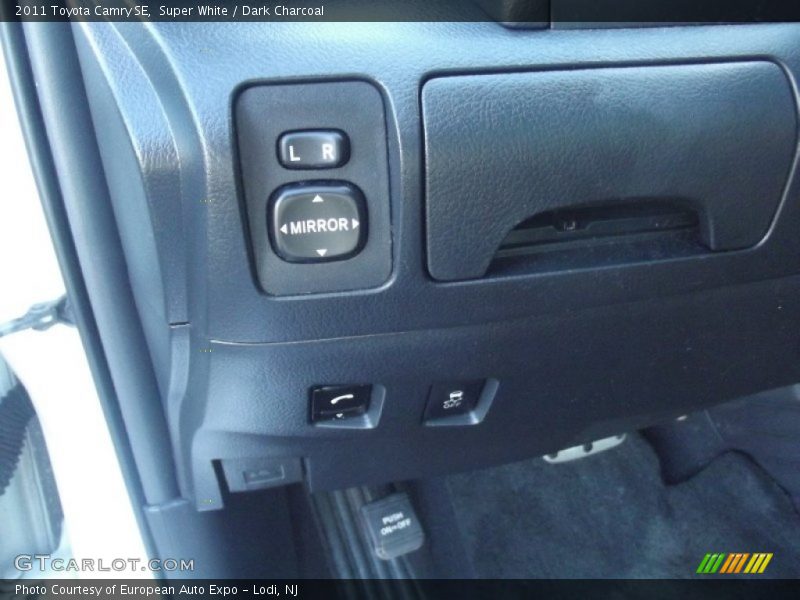 Super White / Dark Charcoal 2011 Toyota Camry SE