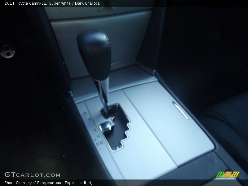 Super White / Dark Charcoal 2011 Toyota Camry SE
