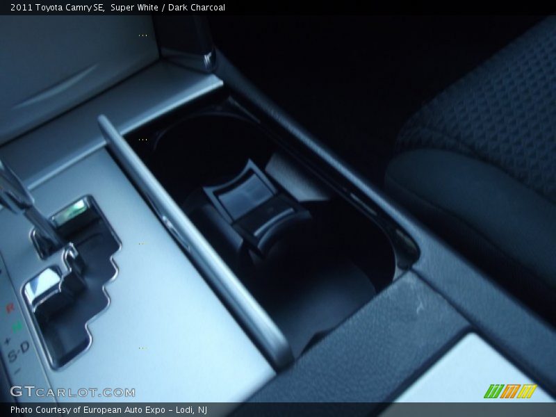 Super White / Dark Charcoal 2011 Toyota Camry SE