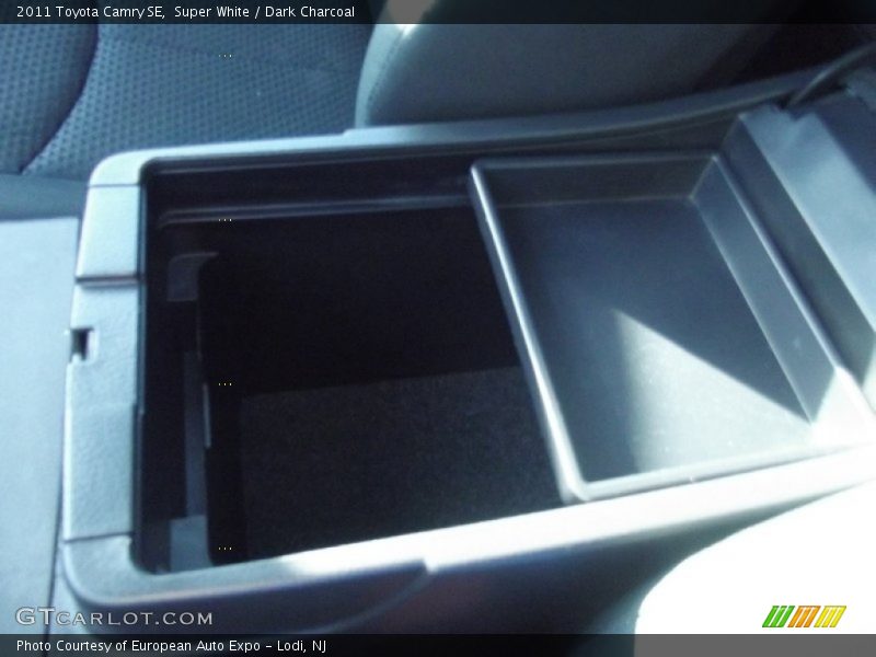Super White / Dark Charcoal 2011 Toyota Camry SE