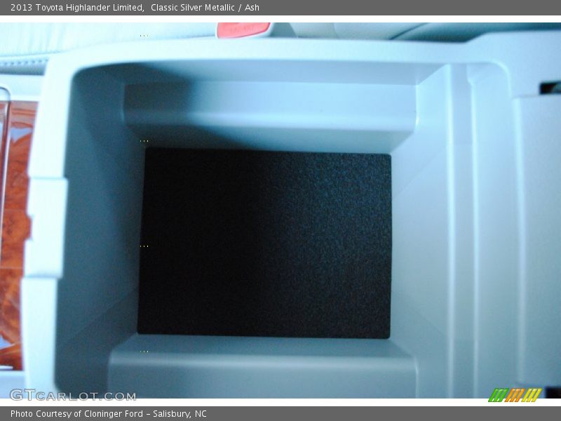 Classic Silver Metallic / Ash 2013 Toyota Highlander Limited