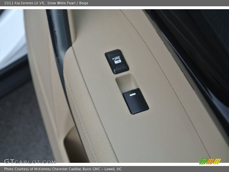 Snow White Pearl / Beige 2011 Kia Sorento LX V6