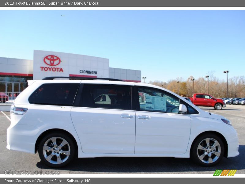 Super White / Dark Charcoal 2013 Toyota Sienna SE