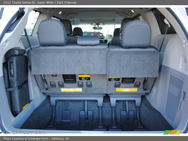 Super White / Dark Charcoal 2013 Toyota Sienna SE