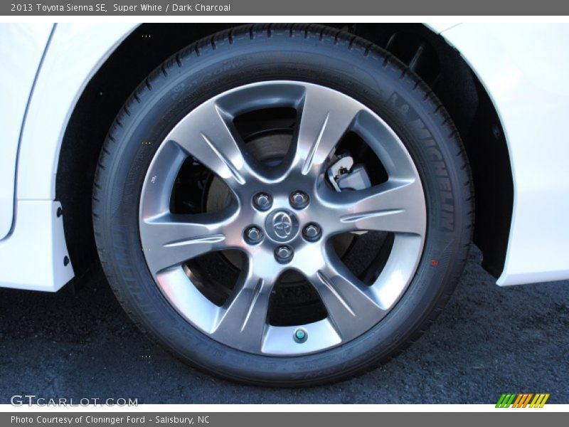Super White / Dark Charcoal 2013 Toyota Sienna SE