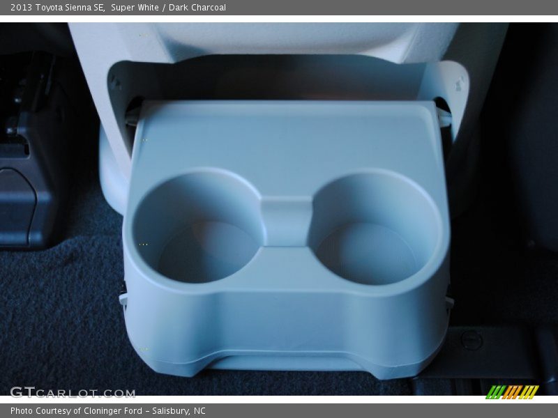 Super White / Dark Charcoal 2013 Toyota Sienna SE