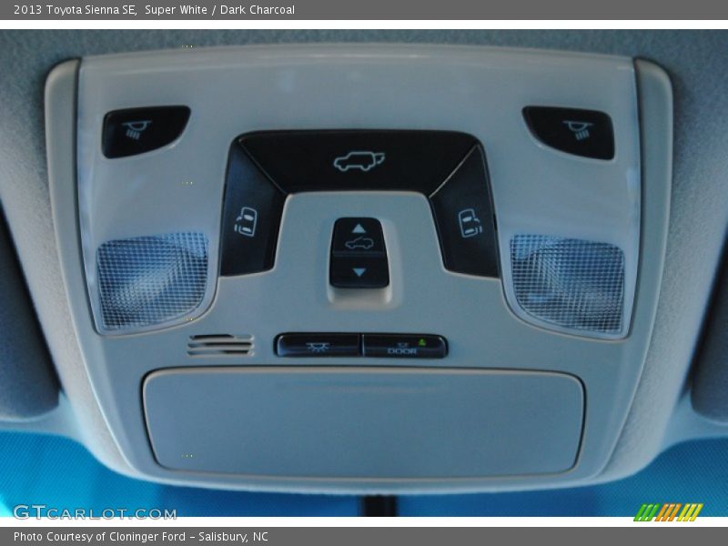 Super White / Dark Charcoal 2013 Toyota Sienna SE