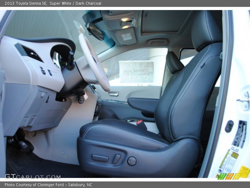 Super White / Dark Charcoal 2013 Toyota Sienna SE