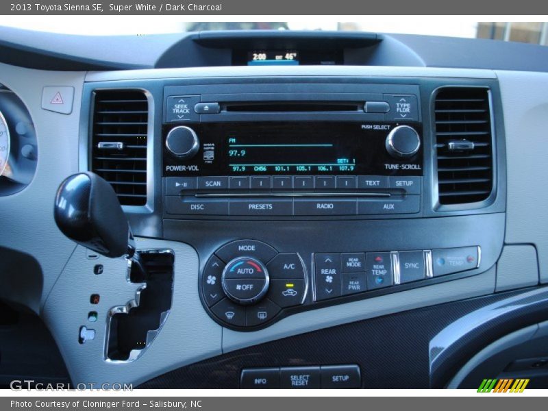 Super White / Dark Charcoal 2013 Toyota Sienna SE