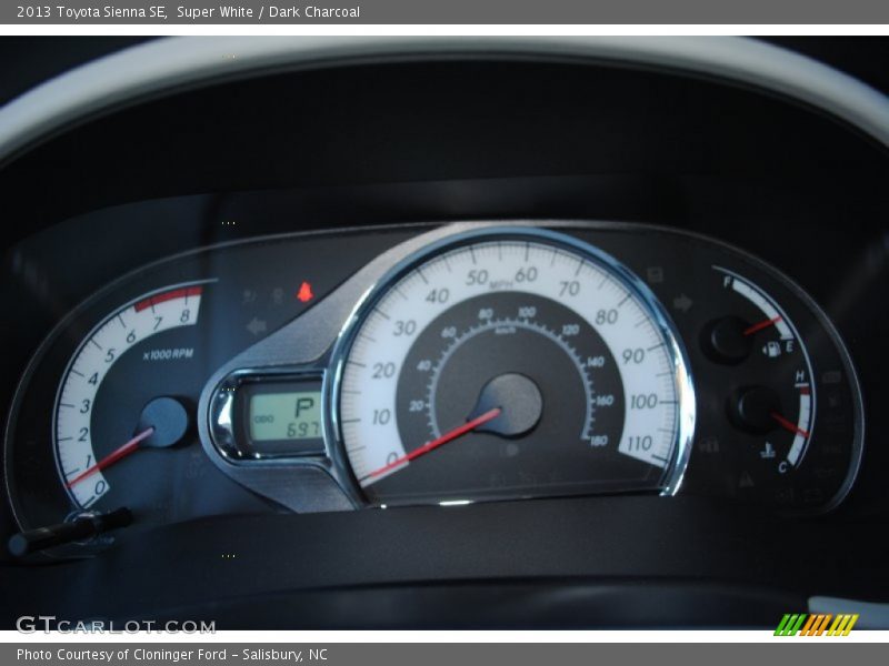 Super White / Dark Charcoal 2013 Toyota Sienna SE
