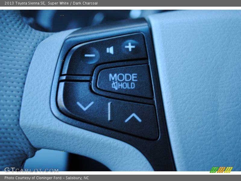 Super White / Dark Charcoal 2013 Toyota Sienna SE