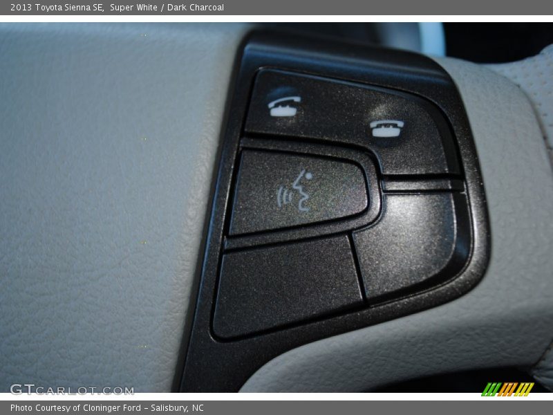 Super White / Dark Charcoal 2013 Toyota Sienna SE