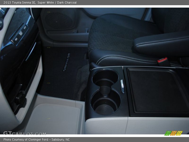 Super White / Dark Charcoal 2013 Toyota Sienna SE