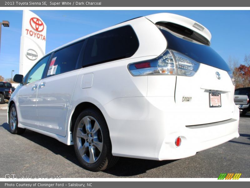 Super White / Dark Charcoal 2013 Toyota Sienna SE