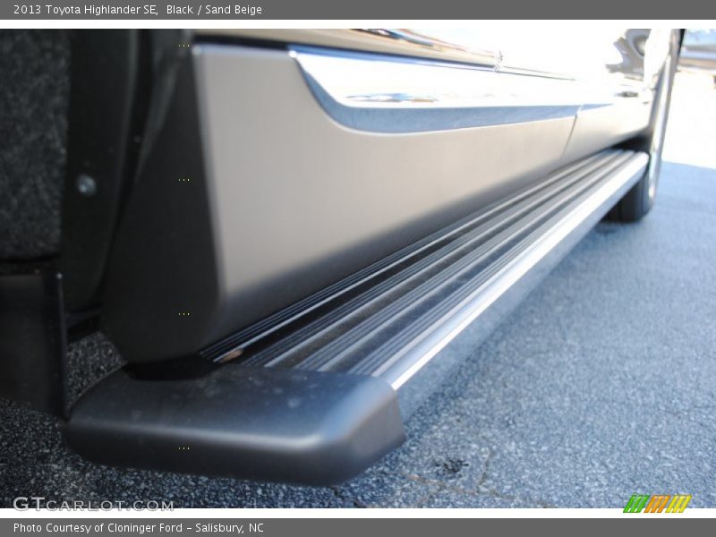 Black / Sand Beige 2013 Toyota Highlander SE