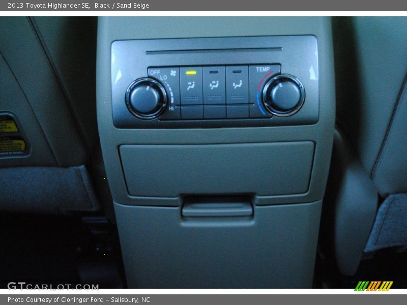 Black / Sand Beige 2013 Toyota Highlander SE