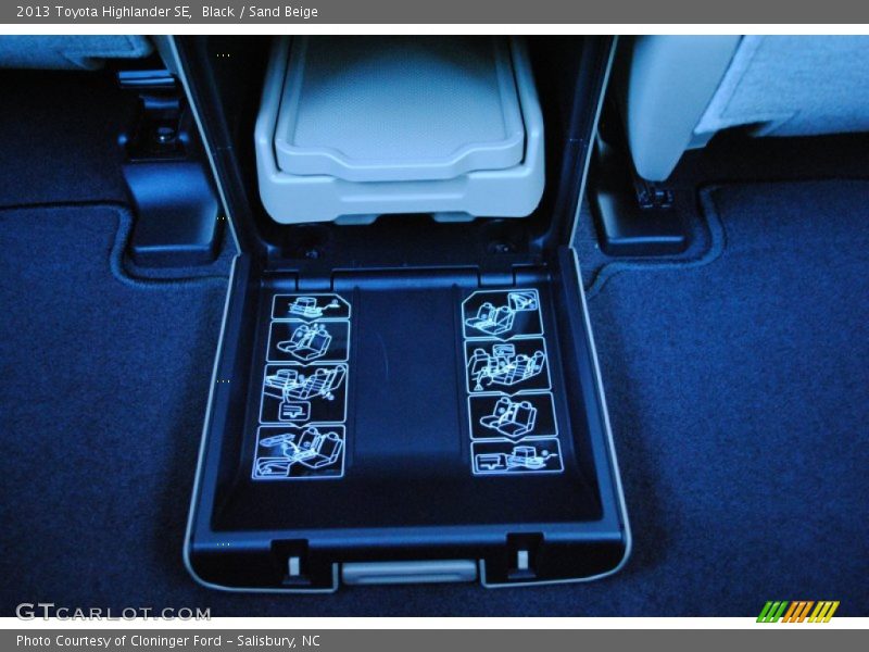 Black / Sand Beige 2013 Toyota Highlander SE