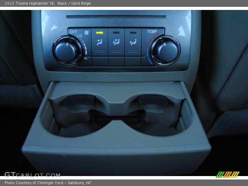 Black / Sand Beige 2013 Toyota Highlander SE
