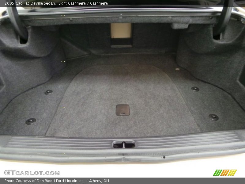Light Cashmere / Cashmere 2005 Cadillac DeVille Sedan