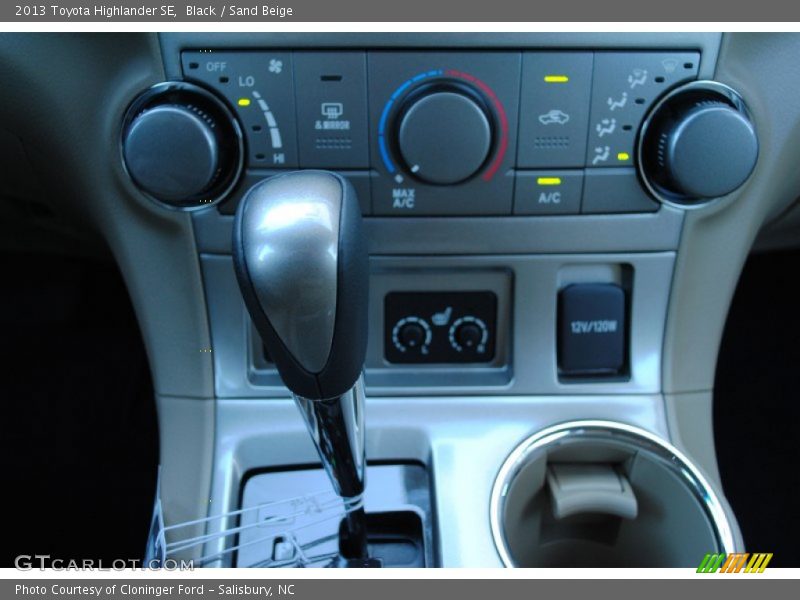 Black / Sand Beige 2013 Toyota Highlander SE