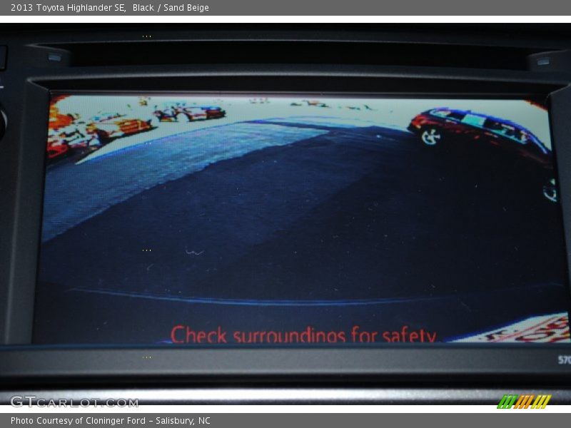 Black / Sand Beige 2013 Toyota Highlander SE