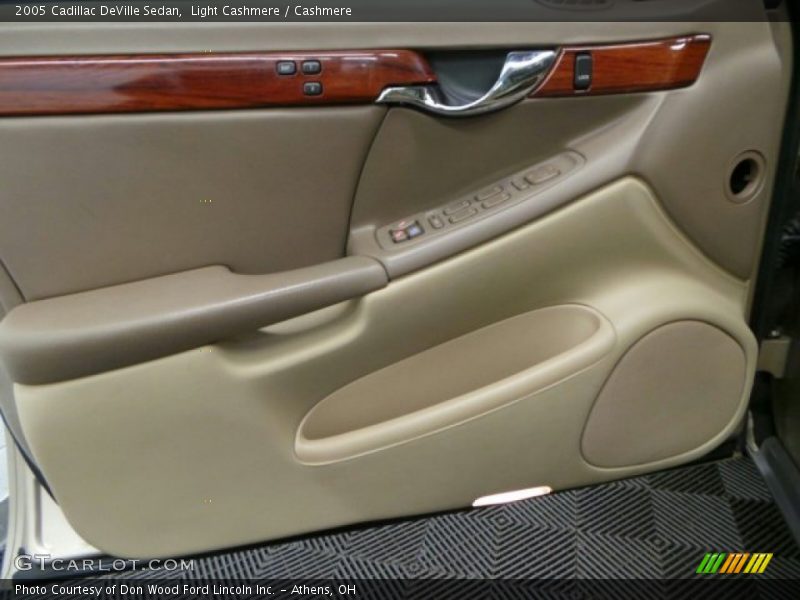 Light Cashmere / Cashmere 2005 Cadillac DeVille Sedan