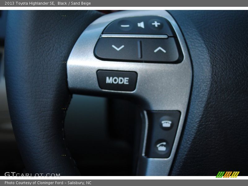 Black / Sand Beige 2013 Toyota Highlander SE