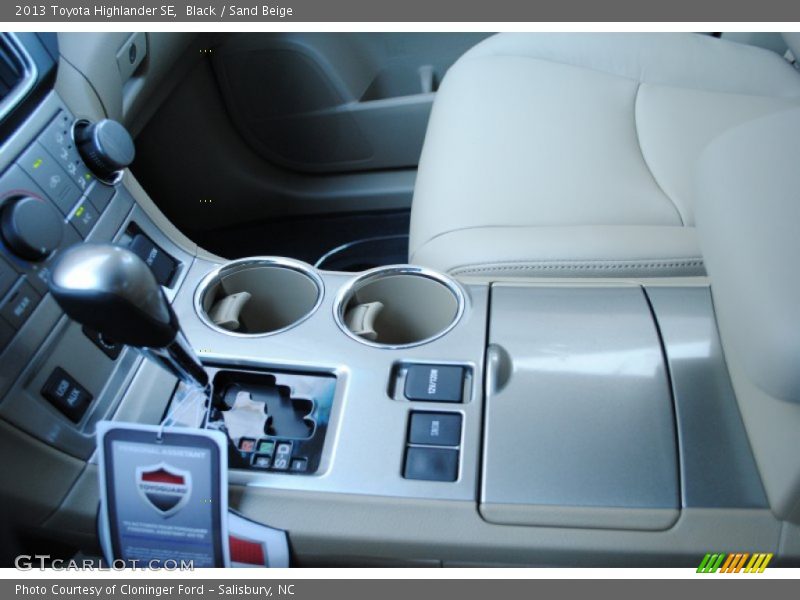 Black / Sand Beige 2013 Toyota Highlander SE