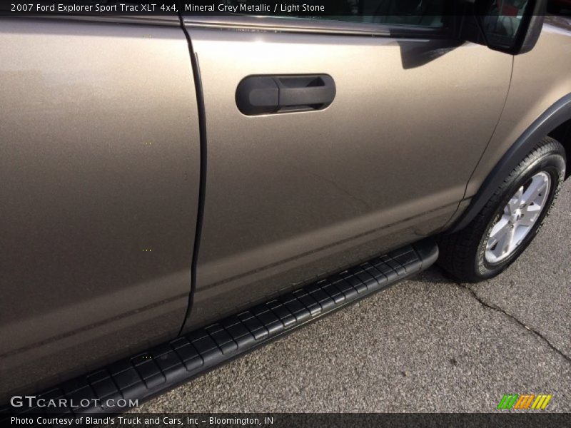 Mineral Grey Metallic / Light Stone 2007 Ford Explorer Sport Trac XLT 4x4