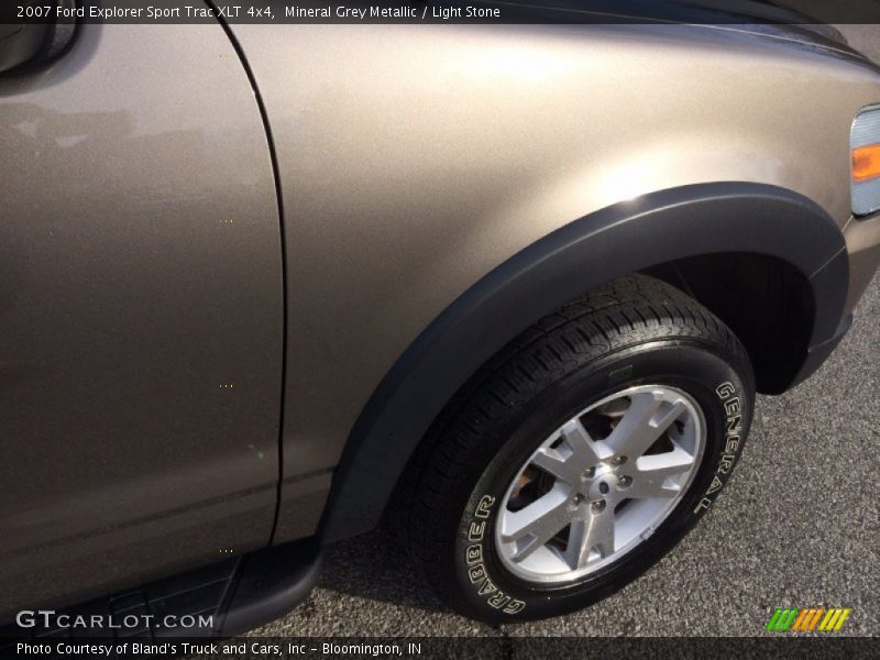 Mineral Grey Metallic / Light Stone 2007 Ford Explorer Sport Trac XLT 4x4