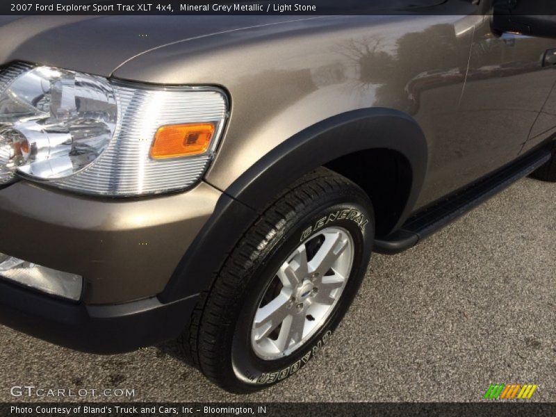 Mineral Grey Metallic / Light Stone 2007 Ford Explorer Sport Trac XLT 4x4