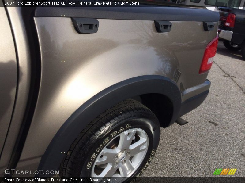 Mineral Grey Metallic / Light Stone 2007 Ford Explorer Sport Trac XLT 4x4