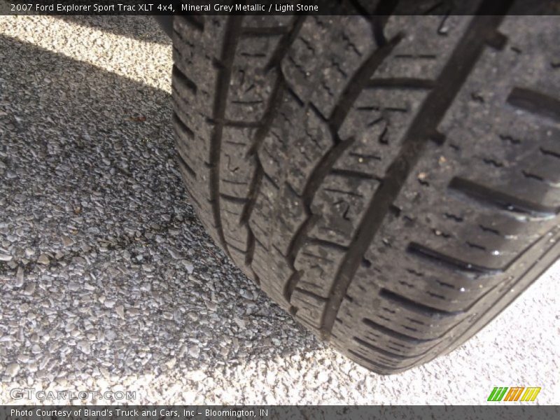 Mineral Grey Metallic / Light Stone 2007 Ford Explorer Sport Trac XLT 4x4
