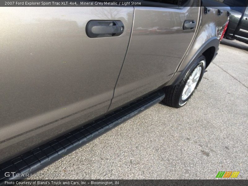 Mineral Grey Metallic / Light Stone 2007 Ford Explorer Sport Trac XLT 4x4