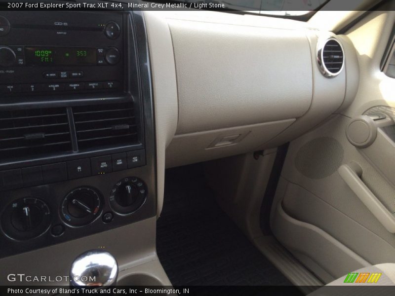 Mineral Grey Metallic / Light Stone 2007 Ford Explorer Sport Trac XLT 4x4