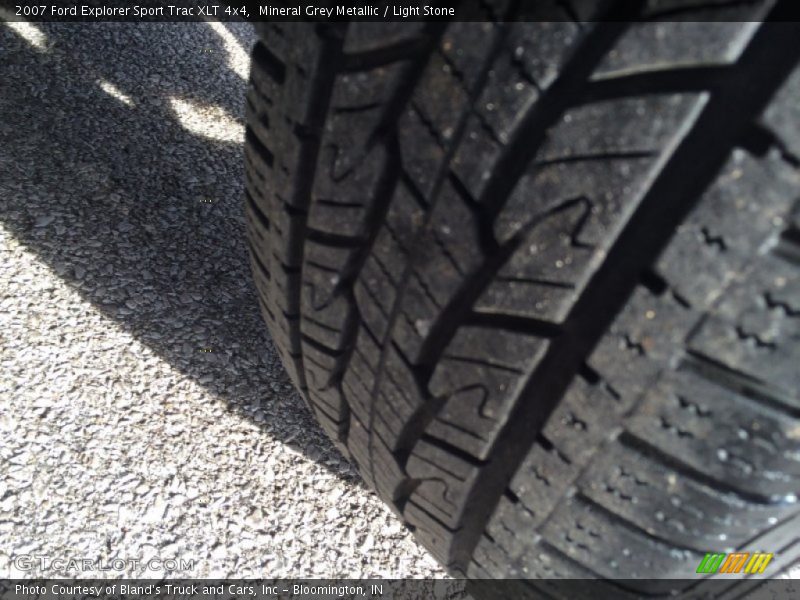 Mineral Grey Metallic / Light Stone 2007 Ford Explorer Sport Trac XLT 4x4