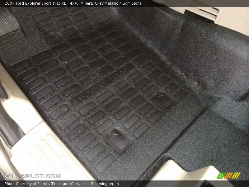 Mineral Grey Metallic / Light Stone 2007 Ford Explorer Sport Trac XLT 4x4