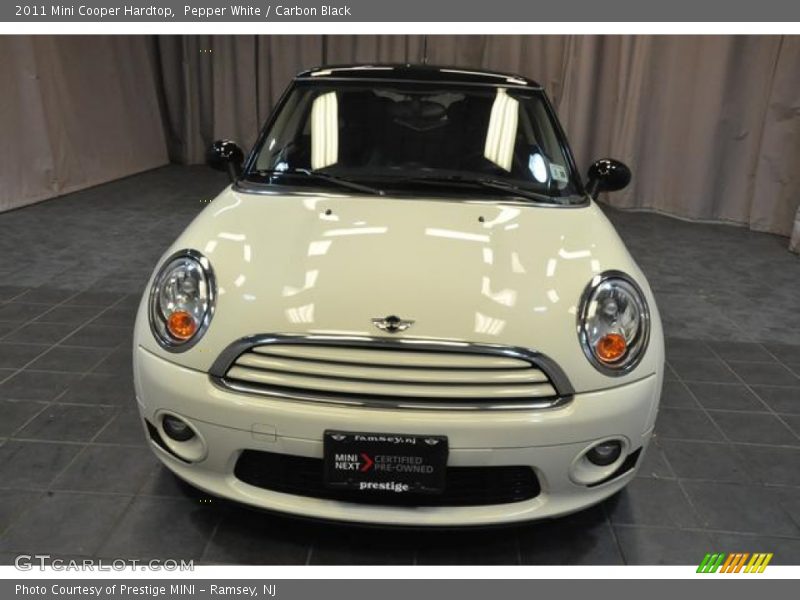 Pepper White / Carbon Black 2011 Mini Cooper Hardtop