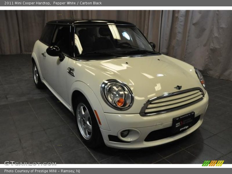 Pepper White / Carbon Black 2011 Mini Cooper Hardtop