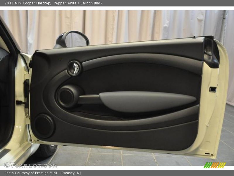 Pepper White / Carbon Black 2011 Mini Cooper Hardtop