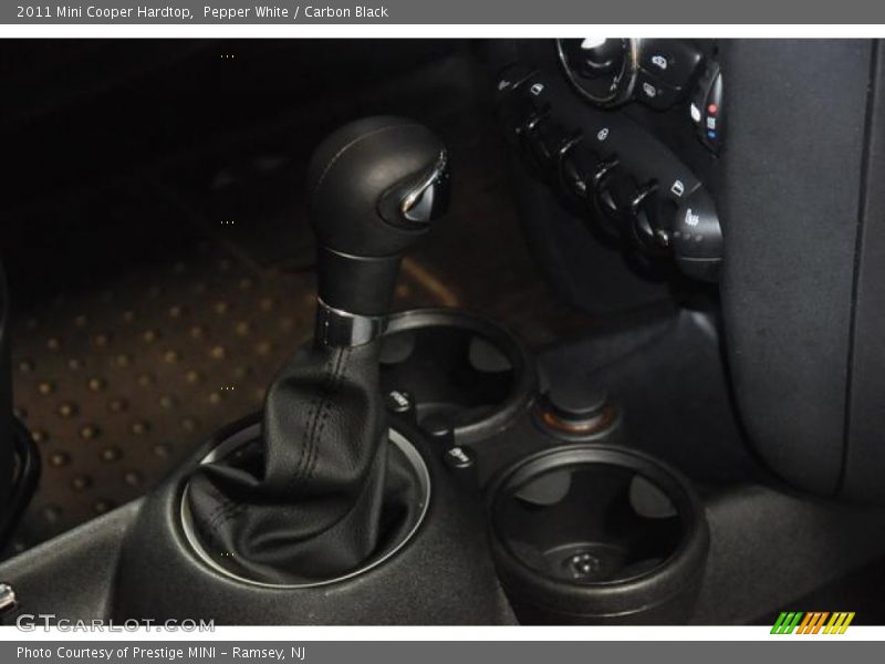Pepper White / Carbon Black 2011 Mini Cooper Hardtop