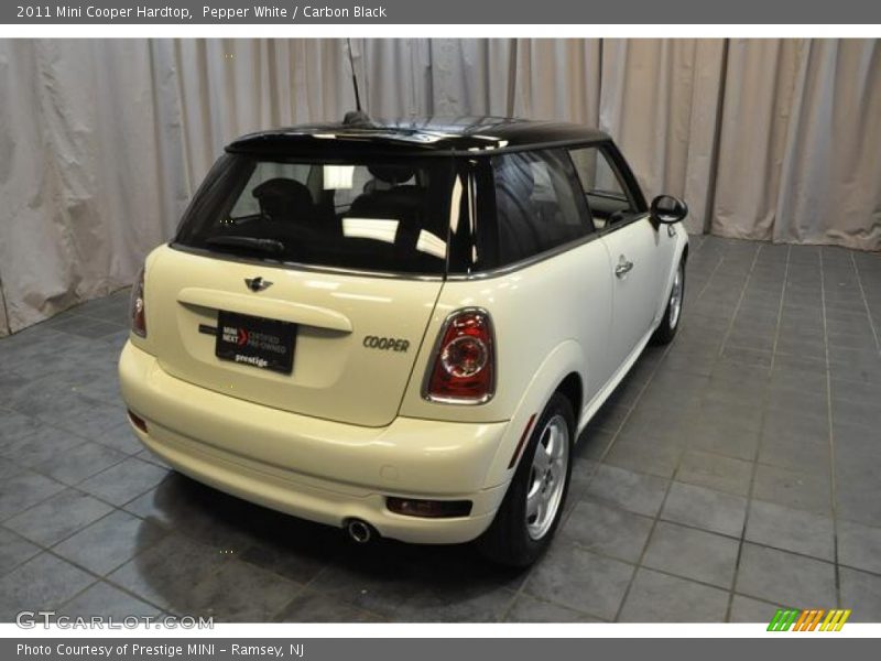 Pepper White / Carbon Black 2011 Mini Cooper Hardtop