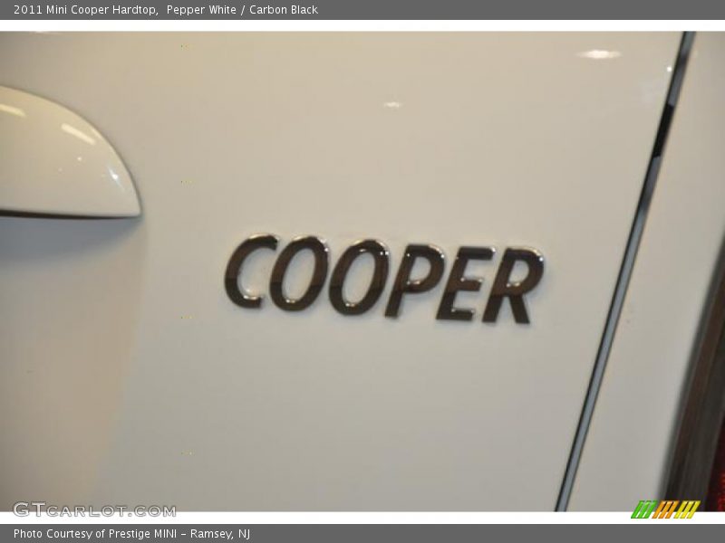 Pepper White / Carbon Black 2011 Mini Cooper Hardtop