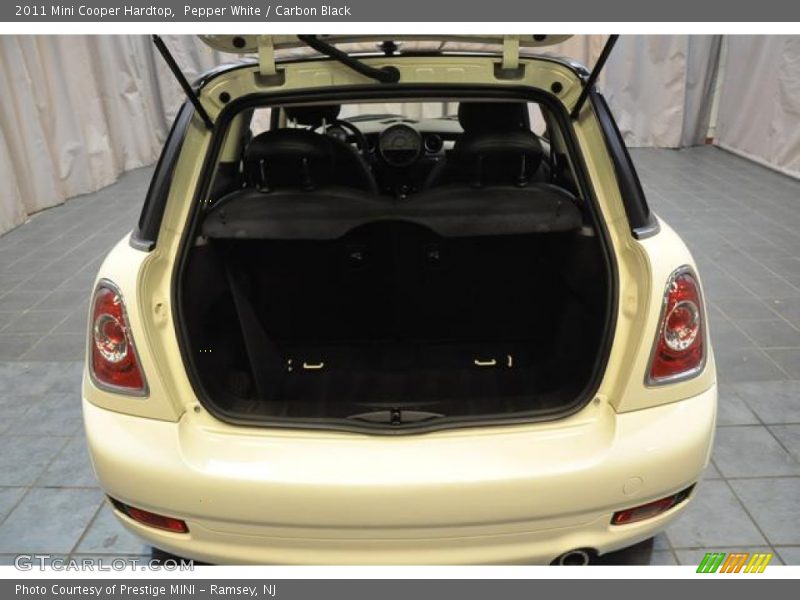 Pepper White / Carbon Black 2011 Mini Cooper Hardtop