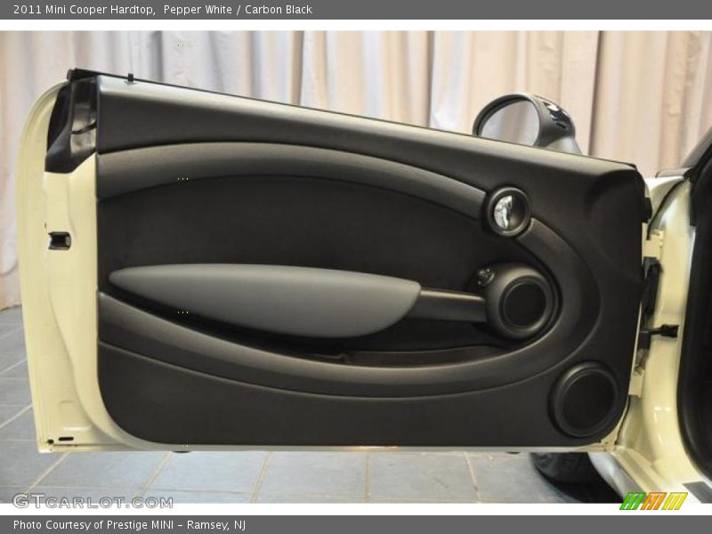 Pepper White / Carbon Black 2011 Mini Cooper Hardtop