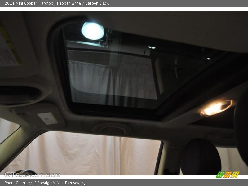 Pepper White / Carbon Black 2011 Mini Cooper Hardtop