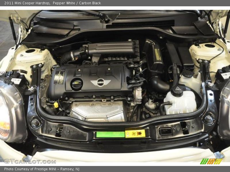 Pepper White / Carbon Black 2011 Mini Cooper Hardtop