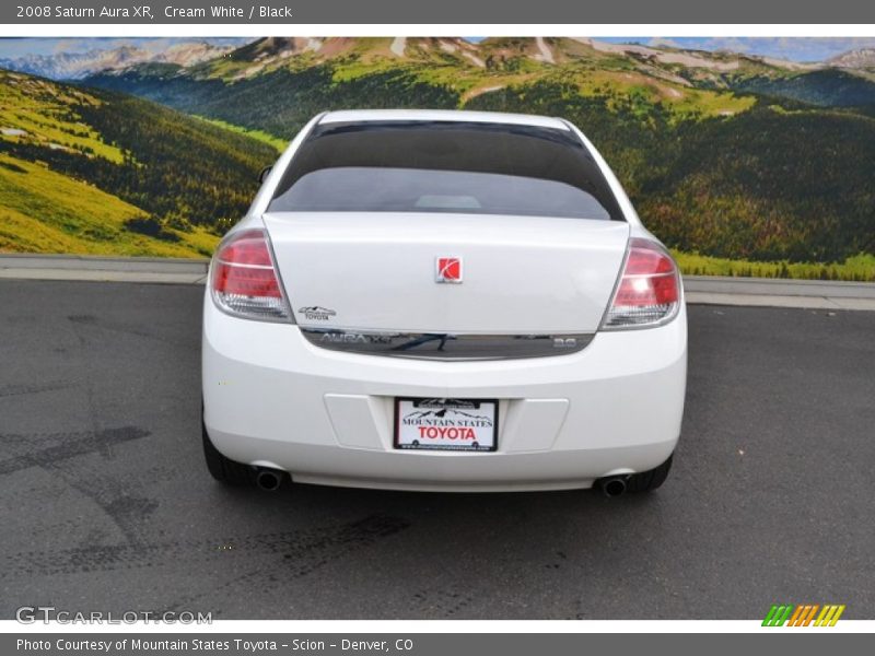 Cream White / Black 2008 Saturn Aura XR