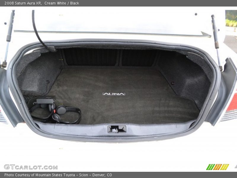 Cream White / Black 2008 Saturn Aura XR
