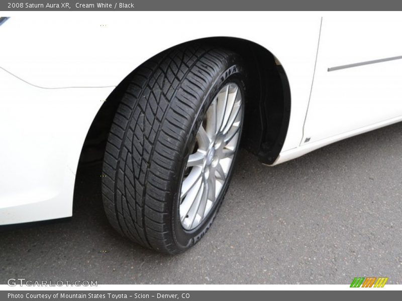 Cream White / Black 2008 Saturn Aura XR